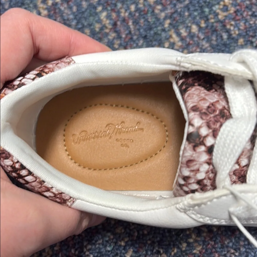 NWT Universal Thread White and Orange Sneakers with Fashionable Accents size 5 - Picture 16 of 16
